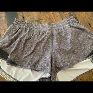 Lululemon Hotty Hot low rise 2.5 inch